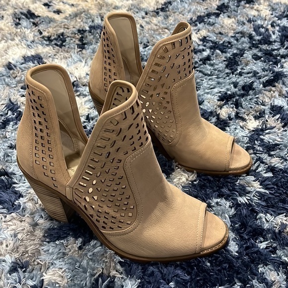 Jessica Simpson Women's Cherrell Ankle Bootie, tan‎ 9.5 - Picture 4 of 10
